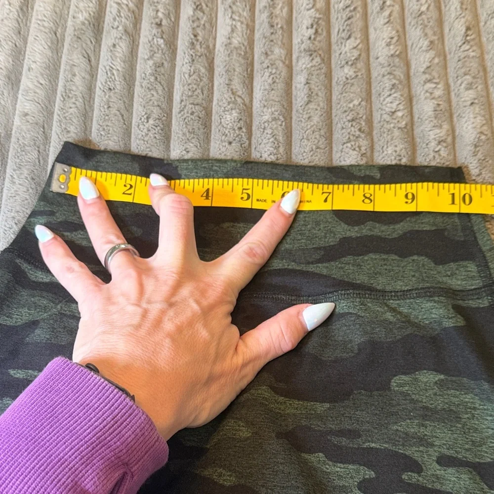 Bombshell Sportswear Green Camo Scrunch Butt Shorts | Estimated Size Small - Picture 5 of 7